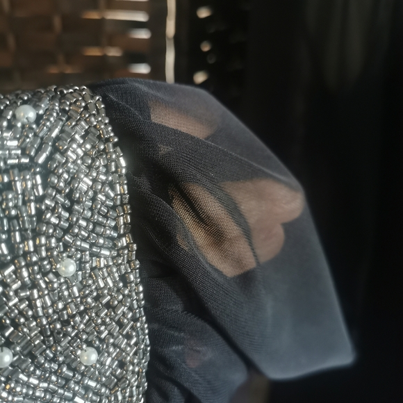 Ladies evening dress - Picture 3 of 5